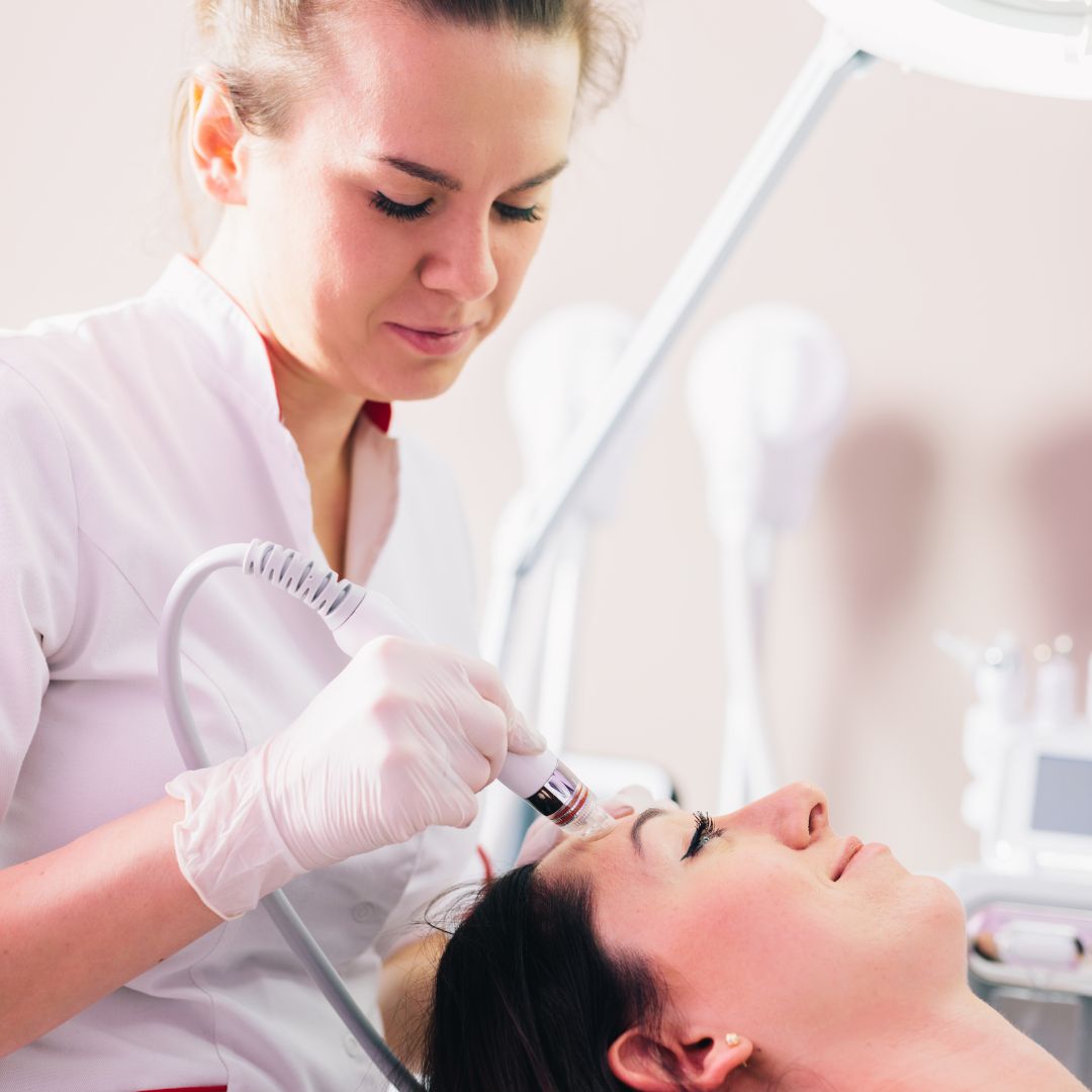 HydraFacial vs Traditional Facials: Which is Right for You