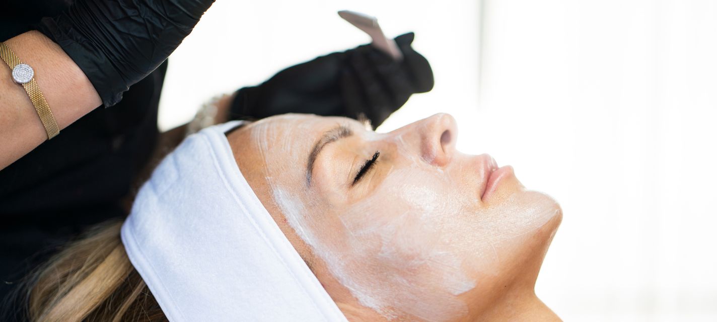 The Role of HydraFacial in Anti-Aging: A Must-Try Treatment in Bangkok